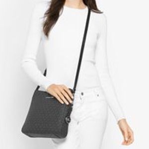 Michael Kors Large Jet Set Travel Messenger- Black